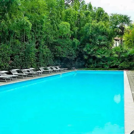Nona Lakeside At Patrician Apartment *