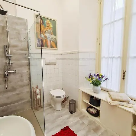 Nona Lakeside At Patrician شقة *